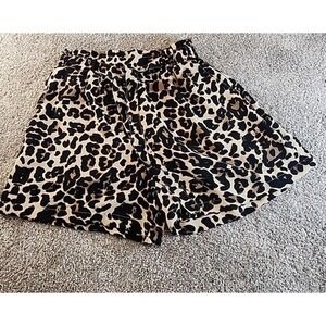 SPACE‎ 46 Boutique Short Large Leopard print w pockets